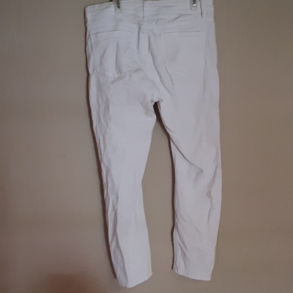 RUE 21 DISTRESSED WHITE SKINNY JEANS 5/6 - Picture 6 of 8